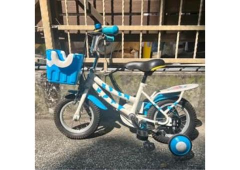 兒童腳踏車，有輔助輪