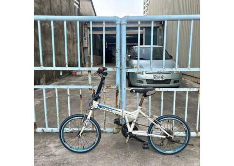 台灣製造 21速變速腳踏車 原漆漂亮 
已送車店更換全新變速線 全車保養 
買回家不用在花錢