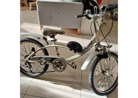 二手腳踏車-有霹靂包還有計時器
有六倍變速和避震器