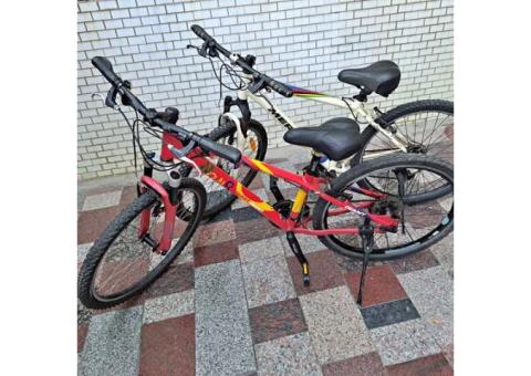 兩部二手腳踏車出售，單挑一部3000，兩部一起合購5000元
1捷安特車14吋車架，27段變速前3後9，女性或身高170以下騎乘，2美利達17吋前三後九27段變速高?