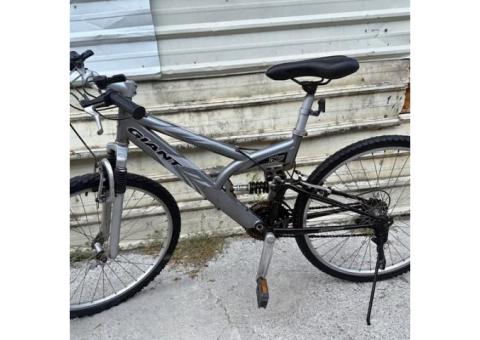 A189二手26吋18段速帶避震捷安特GIANT銀色腳踏車