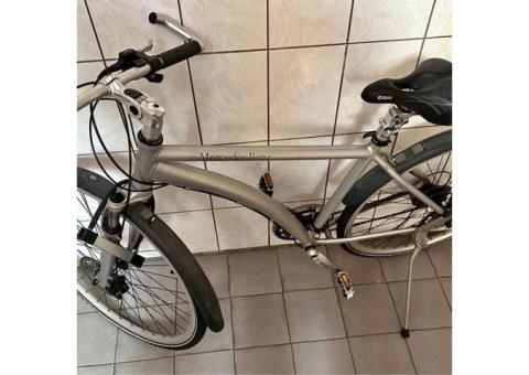 售。    賓士腳踏車
       不需要燃料稅，不需要牌照稅，